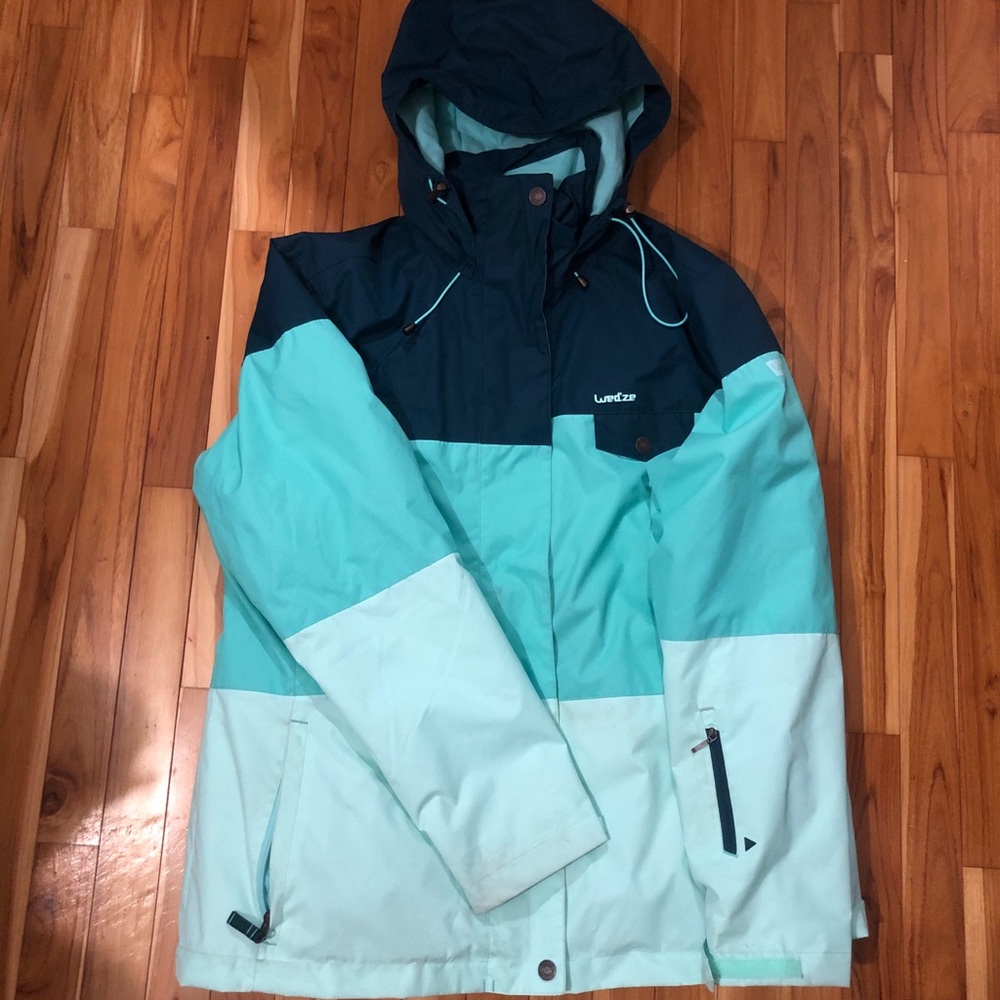 Women’s snowboarding or ski jacket